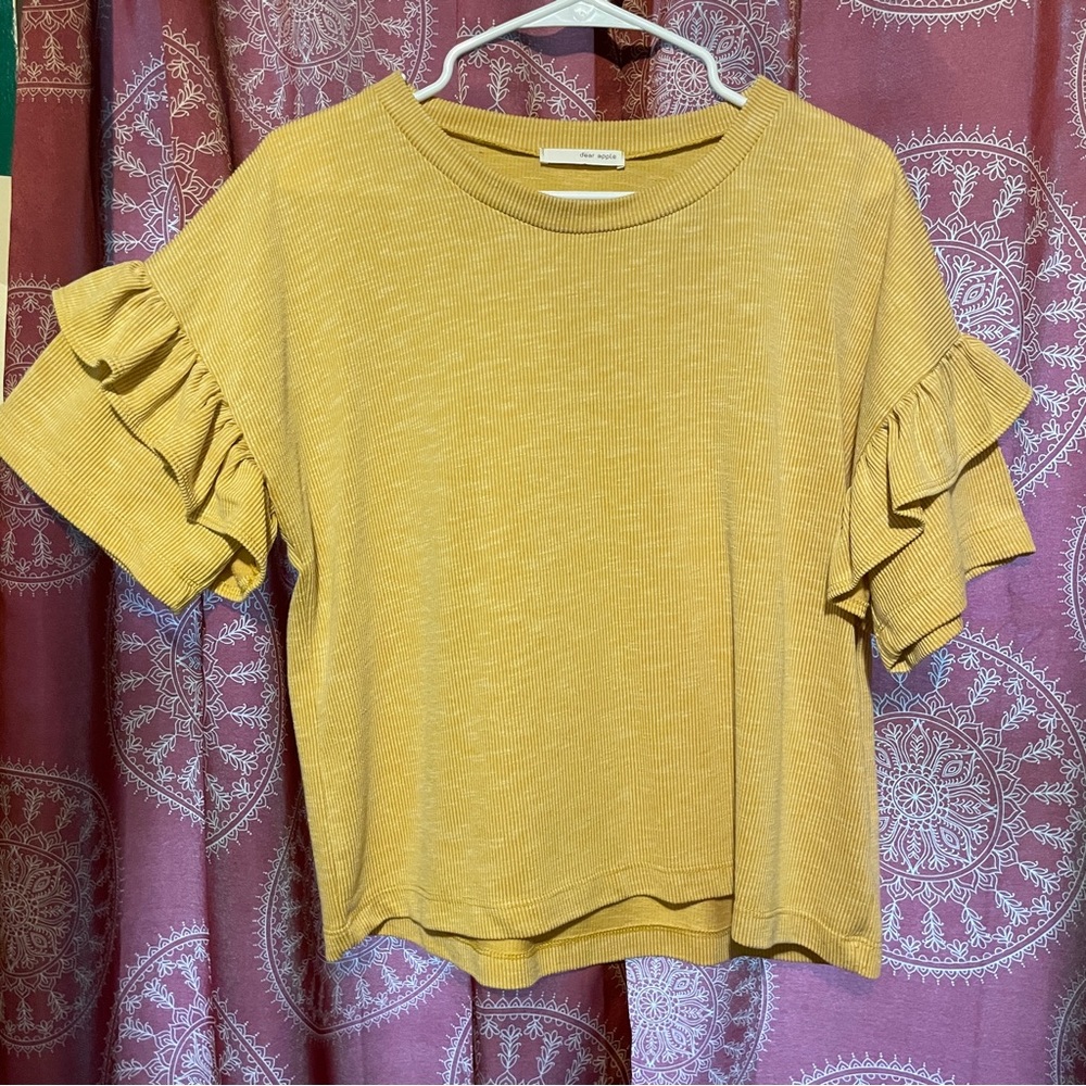 Ruffle sleeved ribbed yellow dress shirt
